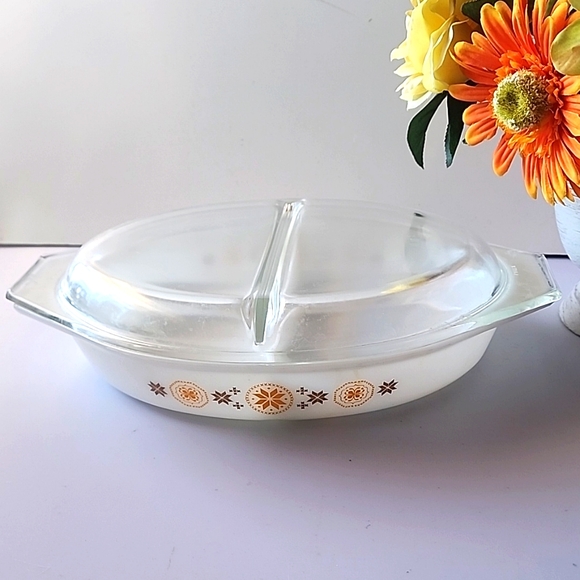 VTG. Pyrex, Town & Country Divided Covered Dish. - Picture 1 of 9